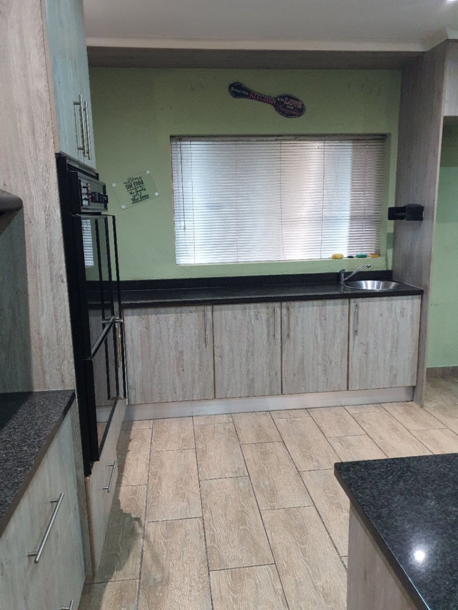 To Let 4 Bedroom Property for Rent in Azalea Park Eastern Cape